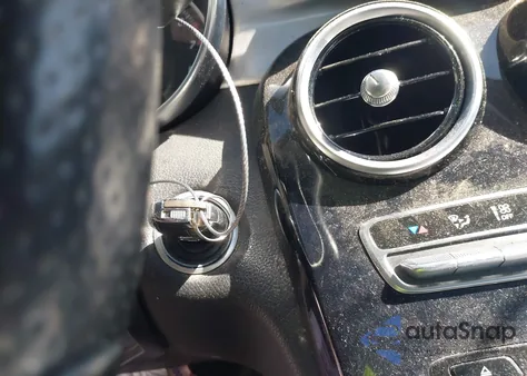 2015 Mercedes-Benz C 300 из США, поврежденный, VIN 55SWF4JBXFU095675